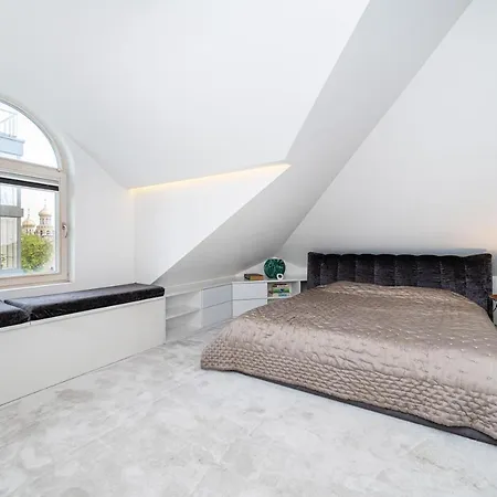 Apartment Charming Attic By Old Town! *