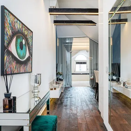 Charming Attic By Old Town! וילנה