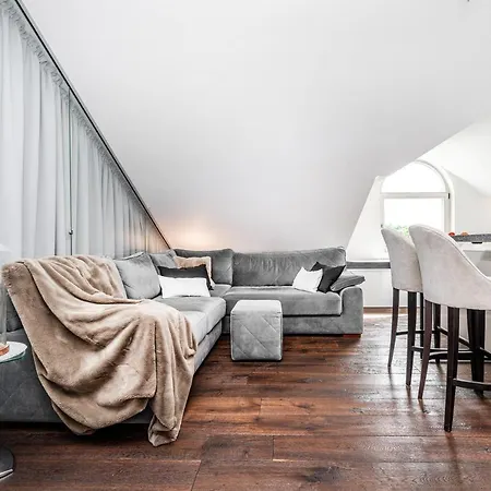 Charming Attic By Old Town! דירה וילנה