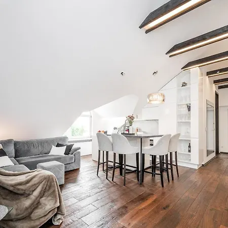 Charming Attic By Old Town! *